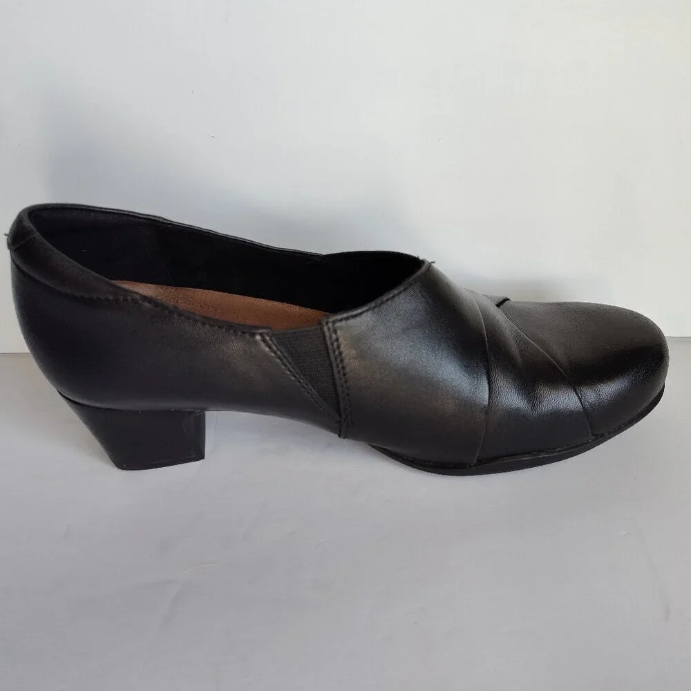 Ladies SZ 7M Clarks Navy Rosalyn Adele Leather Pump